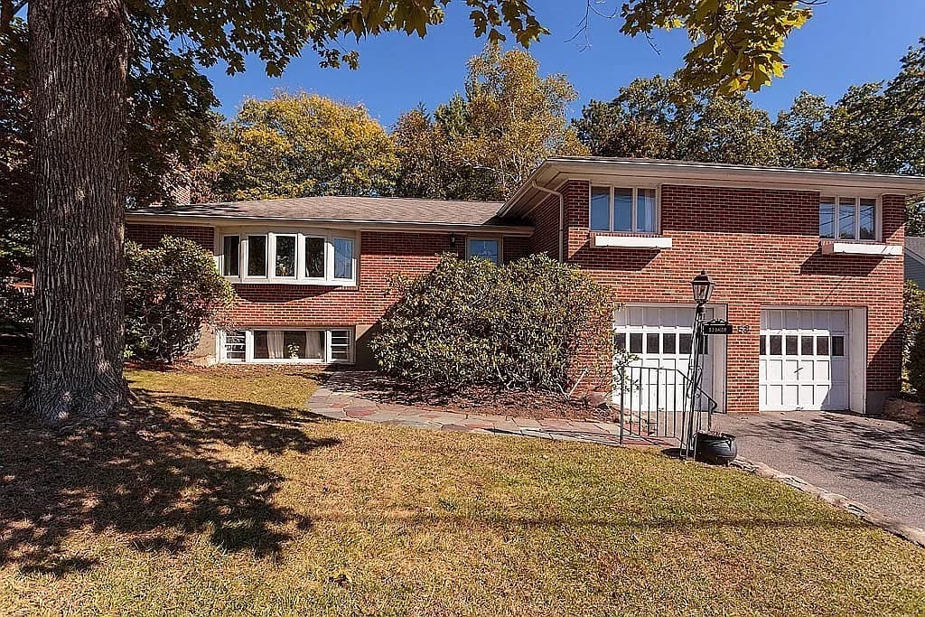 53 Bacon St, Winchester, MA 01890
